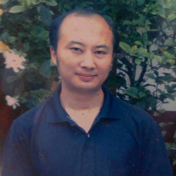 石峰里的生命的第一张照片--新乡相亲服务中心