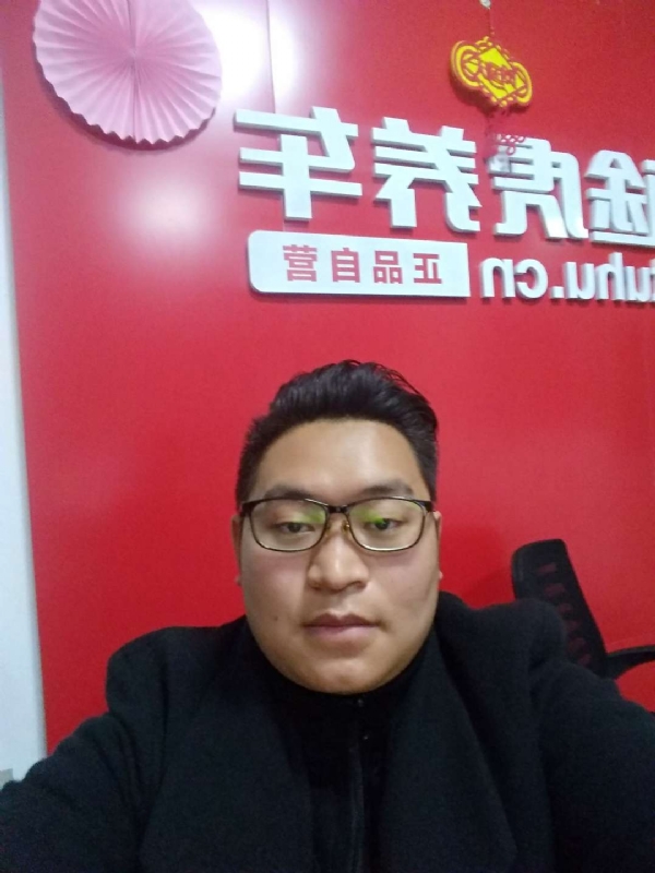 向上倾斜45度的第一张照片--新乡相亲服务中心