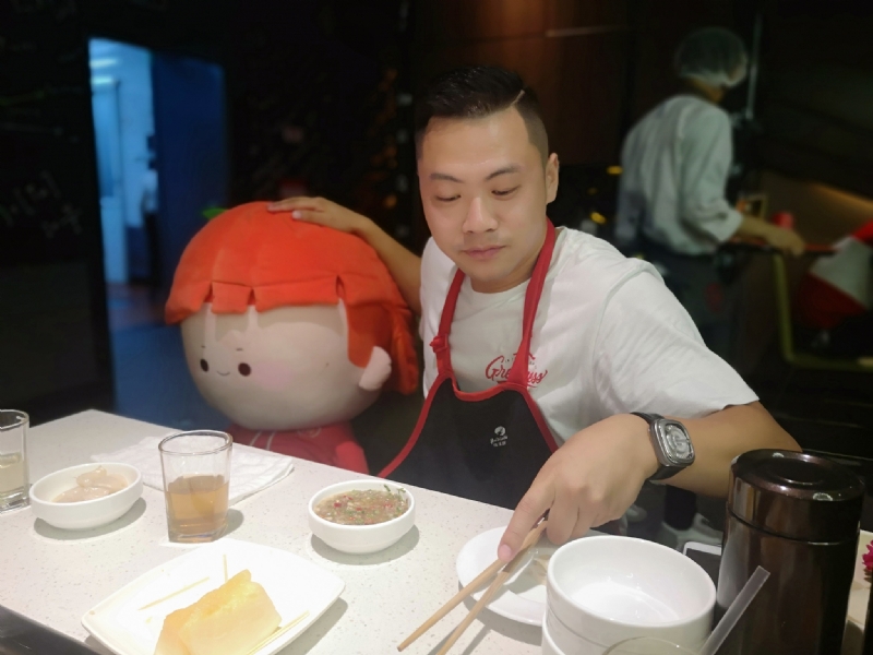 逆行的第一张照片--新乡相亲服务中心