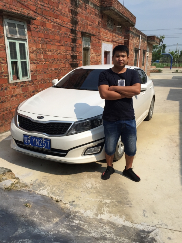 独坐街头的第三张照片--新乡相亲服务中心