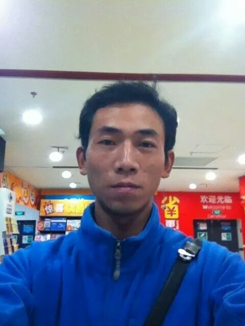 青草地溪水边的第一张照片--新乡相亲服务中心