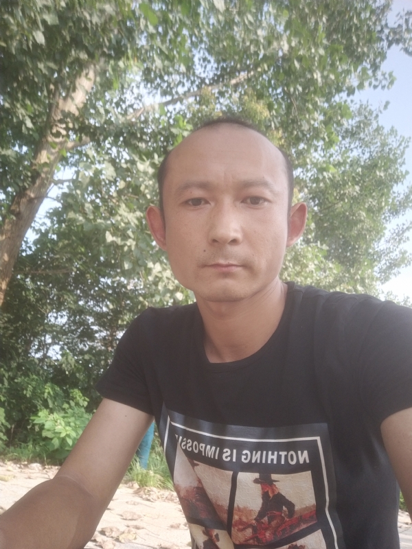 80大叔的第一张照片--新乡相亲服务中心