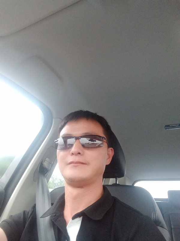 孤独的男人的第一张照片--新乡相亲服务中心