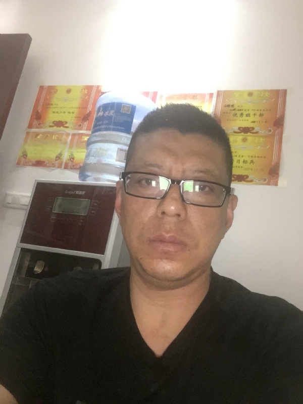 牵手的第二张照片--新乡相亲服务中心