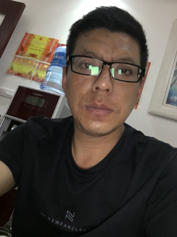 牵手的第三张照片--新乡相亲服务中心