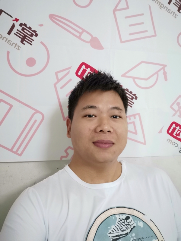 轻静地行走着的第一张照片--新乡相亲服务中心