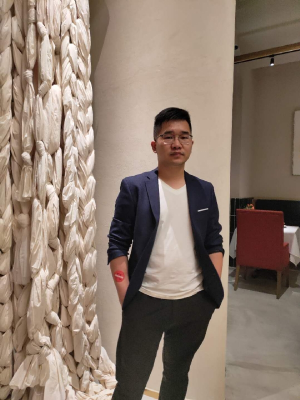 在路上的第二张照片--新乡相亲服务中心