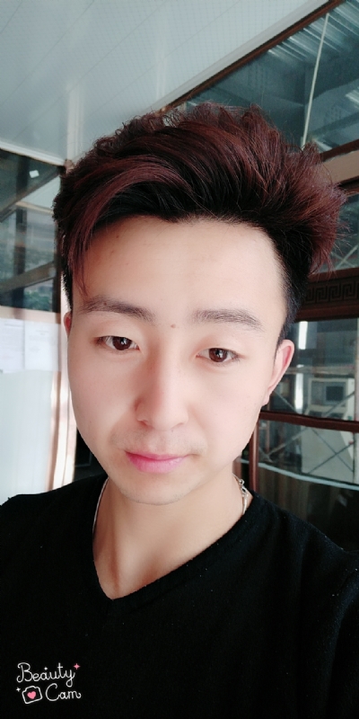 拼命微笑的第三张照片--新乡相亲服务中心