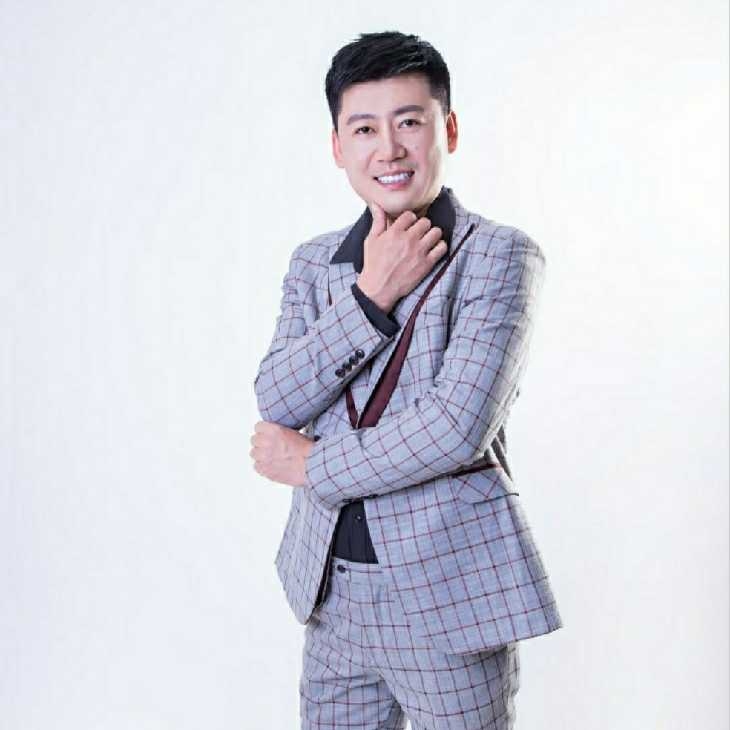 屋顶拾荒人的第一张照片--新乡相亲服务中心