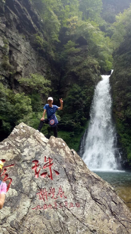 海岸岩崖的第一张照片--新乡相亲服务中心