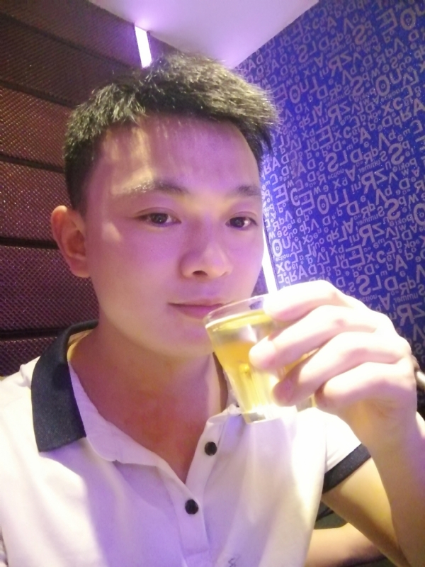 幸福的拥抱的第一张照片--新乡相亲服务中心