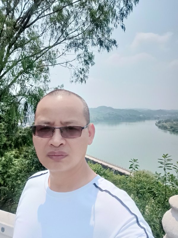 随缘随性的第一张照片--新乡相亲服务中心