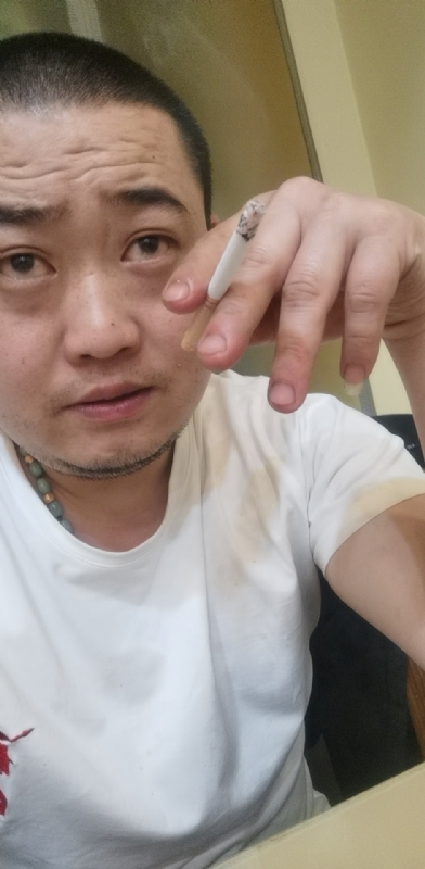 孤独的螃蟹的第一张照片--新乡相亲服务中心