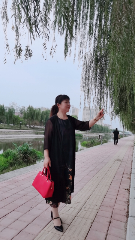 周本玲的第一张照片--新乡相亲服务中心