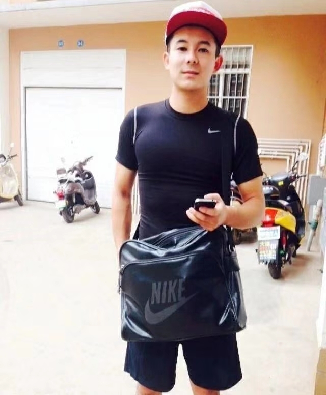 花花是只狗的第一张照片--新乡相亲服务中心