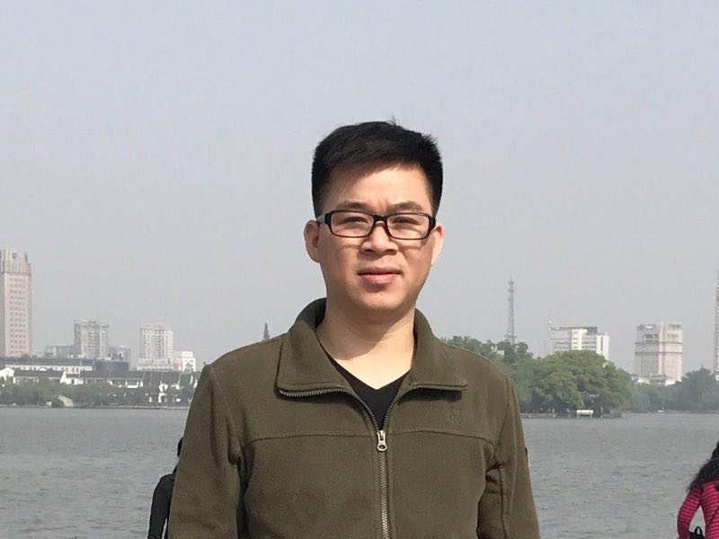 孔雀鱼的第一张照片--新乡相亲服务中心