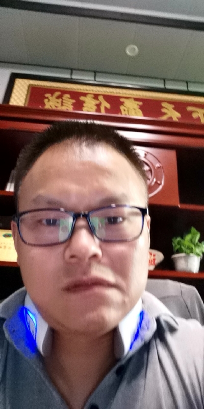 模具工匠的第一张照片--新乡相亲服务中心