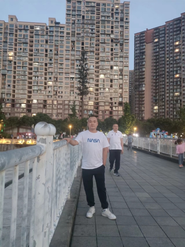 寂寞的男人的第一张照片--新乡相亲服务中心