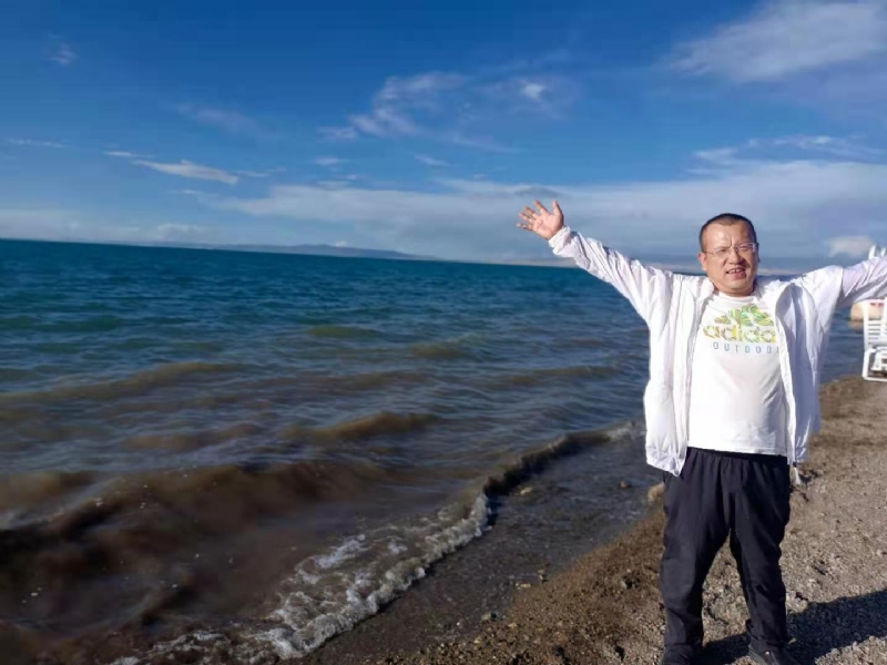 蜜蜂的第一张照片--新乡相亲服务中心