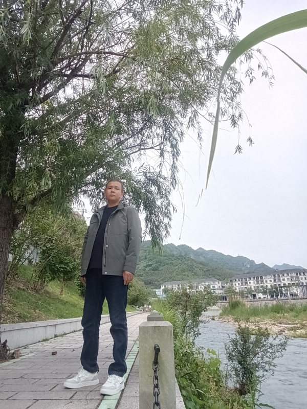 飞雪飘零的第一张照片--新乡相亲服务中心