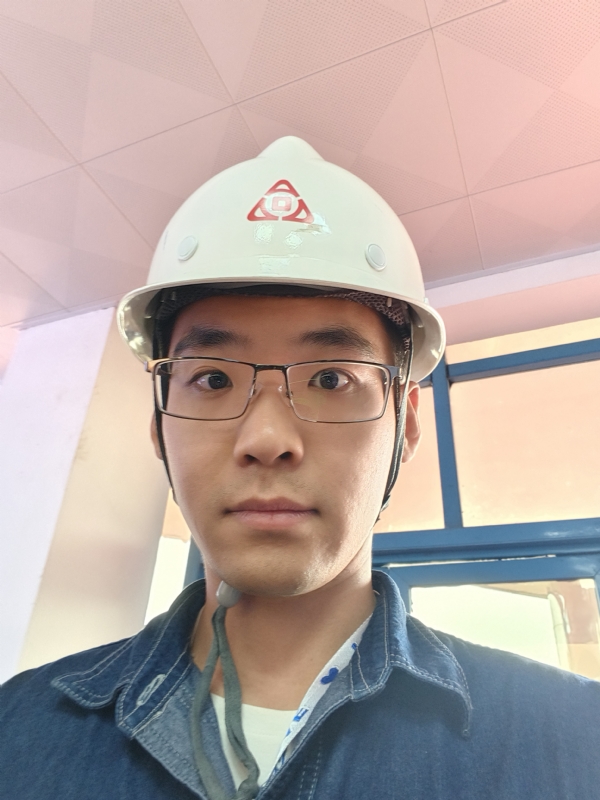 何鹏宇的第二张照片--新乡相亲服务中心