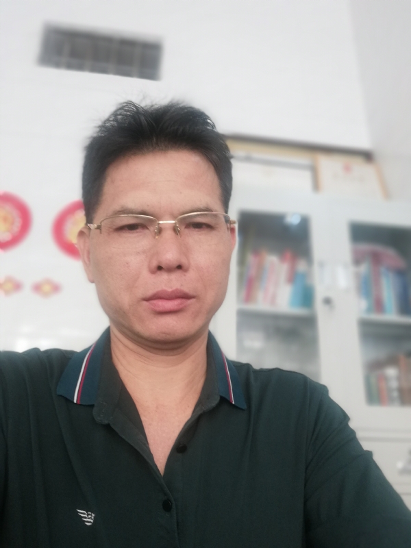 后视镜的第二张照片--新乡相亲服务中心