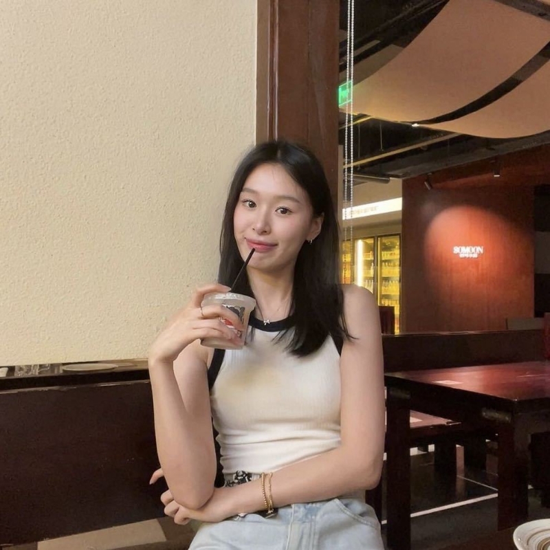 羽毛的第一张照片--新乡相亲服务中心