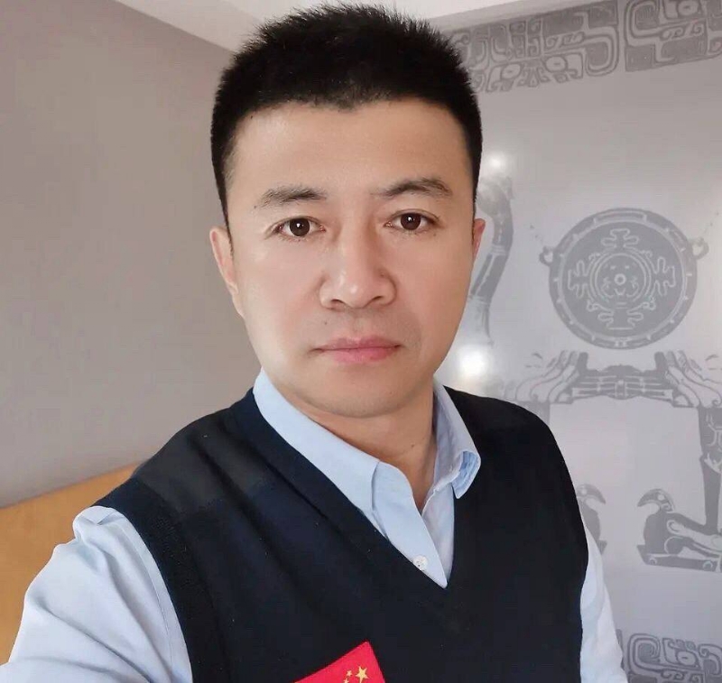 生在红旗下的第一张照片--新乡相亲服务中心