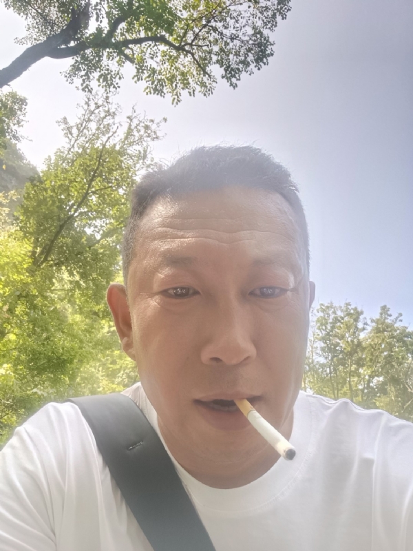 中年大叔的第一张照片--新乡相亲服务中心