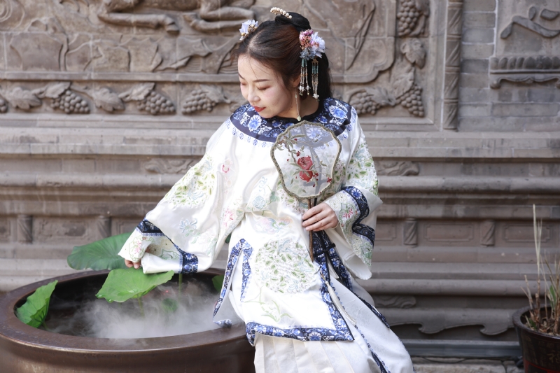 认真的雪的第一张照片--新乡相亲服务中心